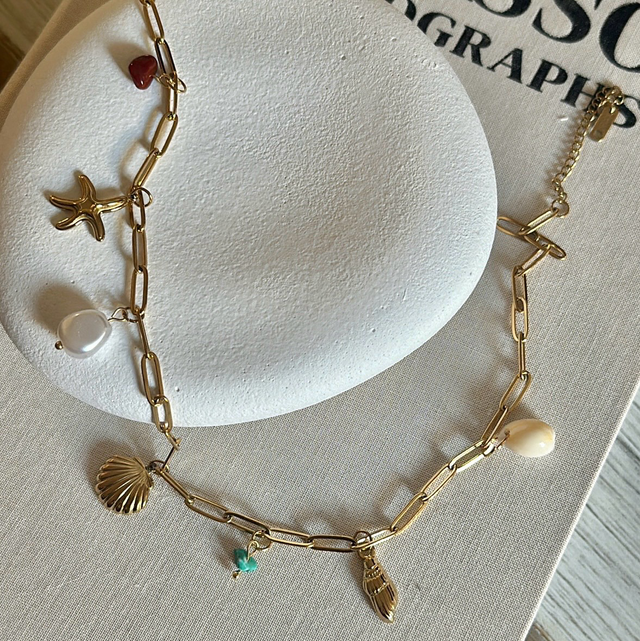 Collier breloques coquillages 