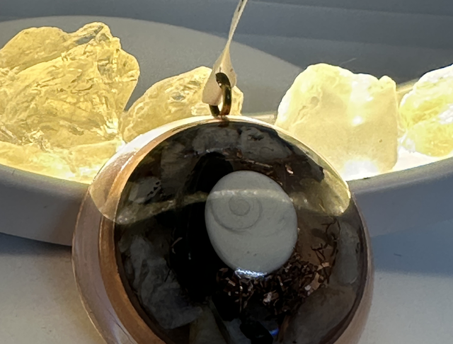 Orgon’it n*8 (taille moyenne) pierre de lune 639 Hz