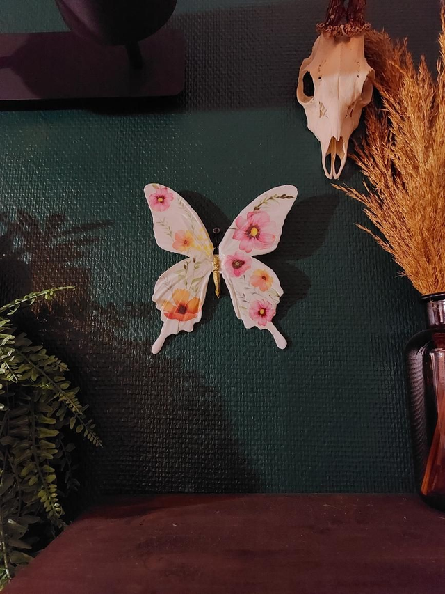 Papillon mural floral