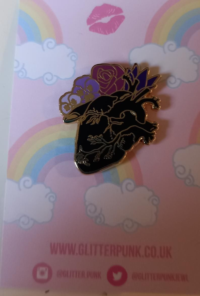 Spilla con illustrazione 