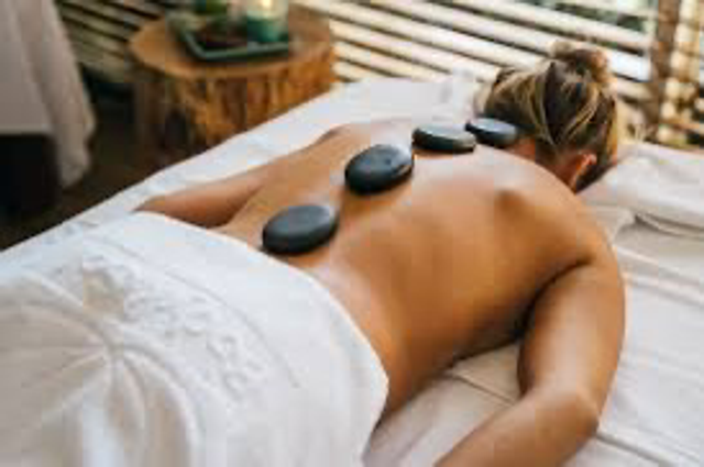 Masaje con piedras calientes 