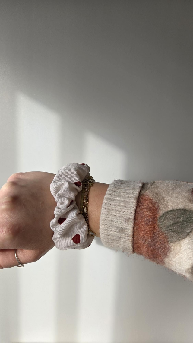 Chouchou cœurs rouges