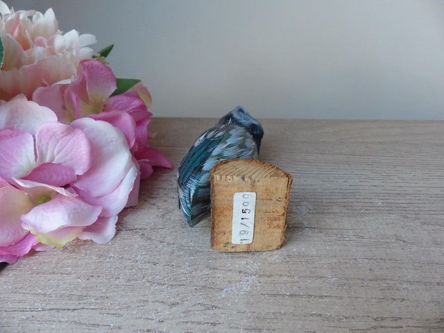 Statuette Chouette en Bois Sculpté – Figurine Vintage Peinte à la Main sur Socle Écorce | Décoration Maison de Campagne, Cottage ou Ferme