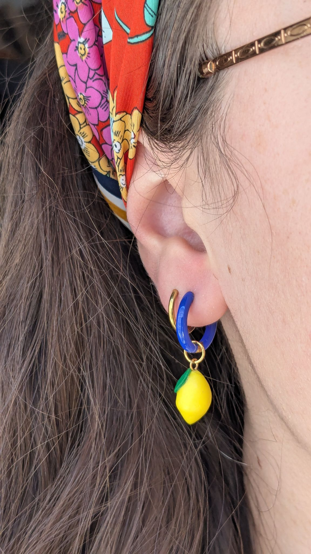 Créoles colorées à personnaliser avec les charms