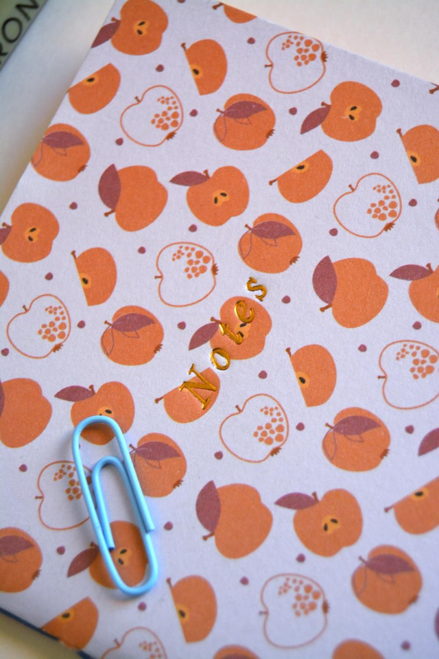 Petit cahier à motifs mandarines