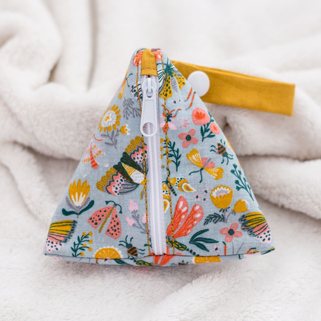 Range-tétine Moutarde / Papillons &amp; Libellules