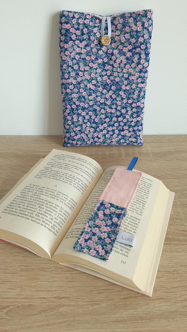 Pochette à livre + marque pages bleu mauve