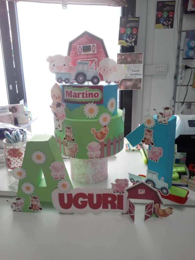 Torta più decorazione completa con la carta