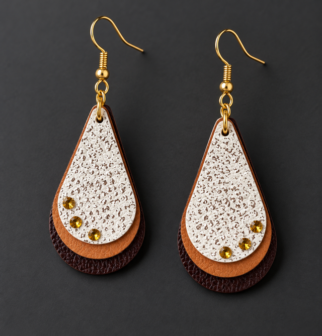 Éclat Doré – Boucles d’oreilles gouttes en cuir véritable ✨