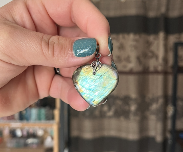 Pendentif en Labradorite et bélière en argent 