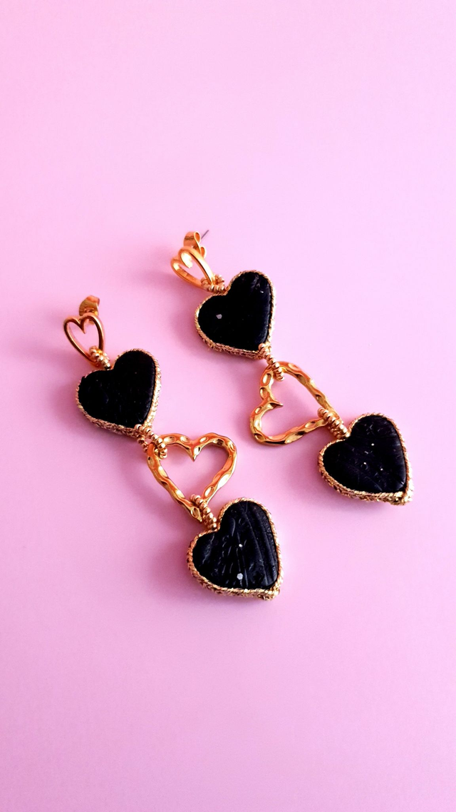 Boucles d&#039;oreilles Coups de coeur noir et doré