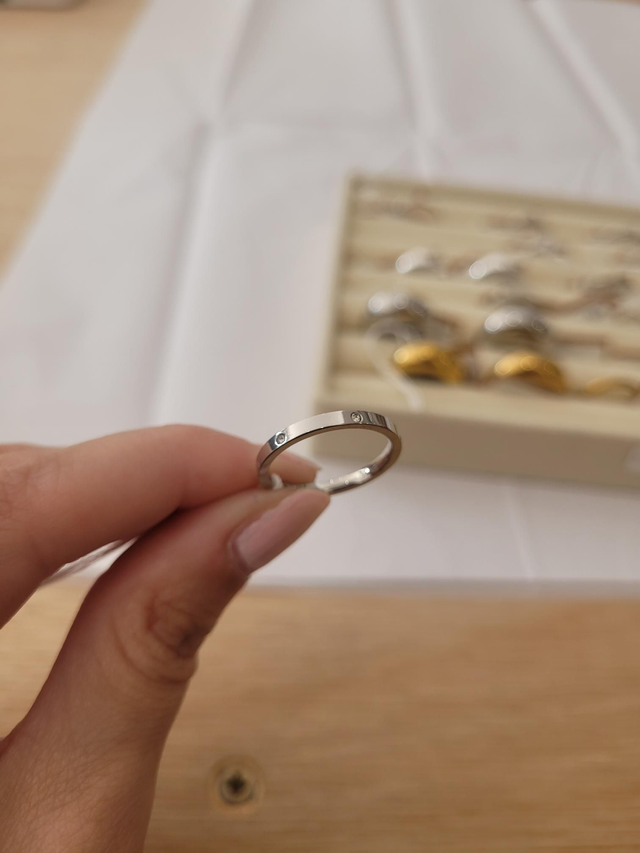 Stainless steel dainty 6 stone cubic zirconia ring - Size J - SL-066