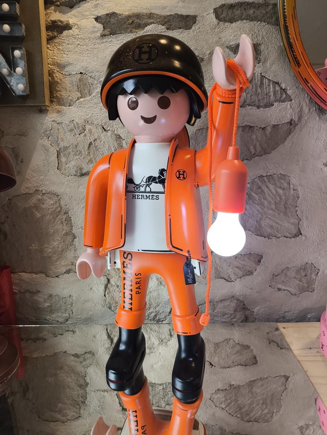 Personnages xxl Orange et noir avec ou sans lampe