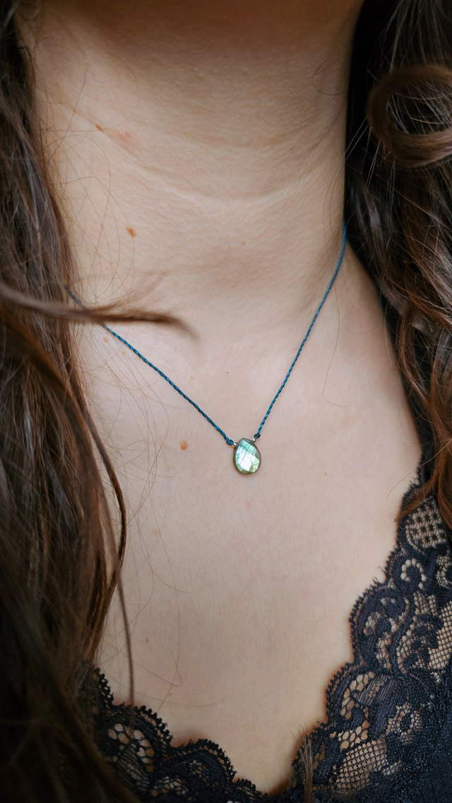 Collier labradorite bleu clair macramé turquoise