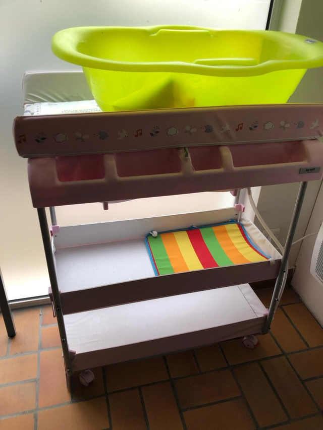 Table à langer & baignoire en plastique pour bébé