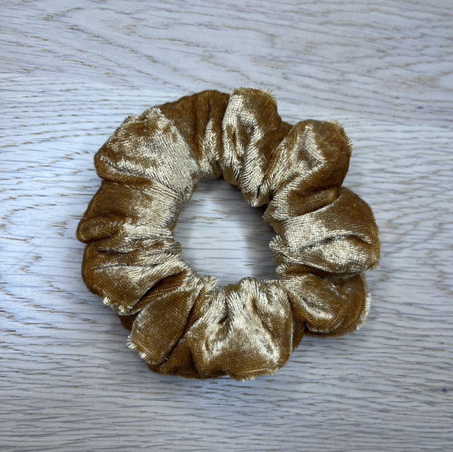 Ruskea sametti hiusdonitsi