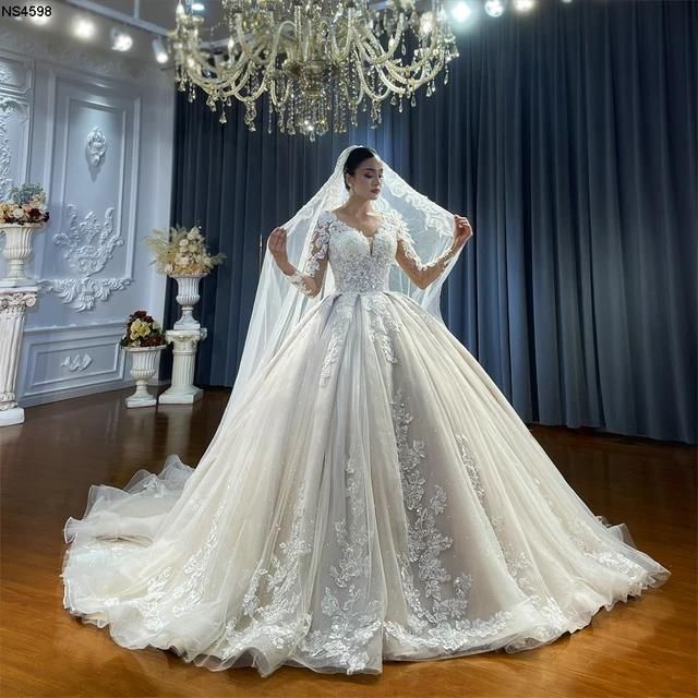 Robe de Mariée Princesse Luxury Dentelle Manches Longues Col Coeur Longue Traîne / Réf : RMP65