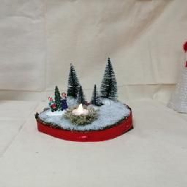 Mini-forêt enchantée: Photophore en bois avec micro-sapins et personnages