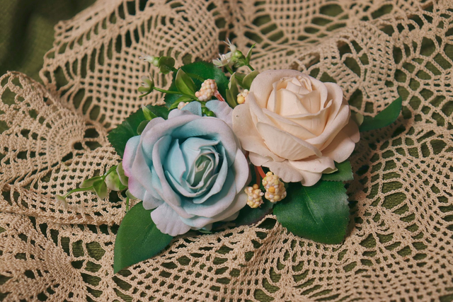 Hair flowers • M • White &amp; blue