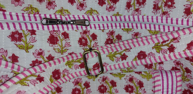 Sac de sport ou de week-end matelassé – Coton imprimé à la main - Grand format pour voyages - Motif floral rose, rouge,vert, blanc