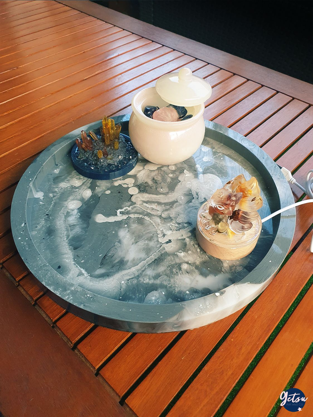 Grand plateau gris et blanc