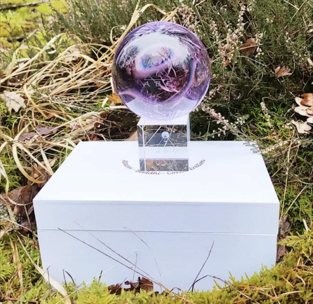 ABC Bol 10cm Incl. voetje en opbergdoos