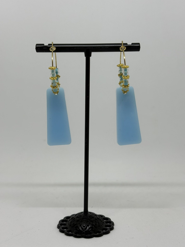 💙 Boucles d’oreilles créoles bleu pastel & coquillage – Réf : 788