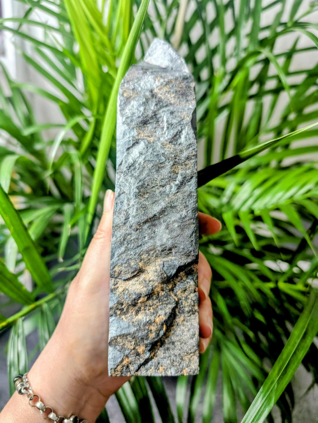 HEMATITE TOWER -        weight 2kg / 22x5cm