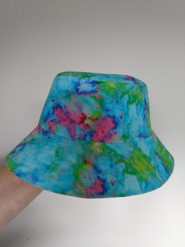 Hat - approx 5-8 yrs.   Water paint