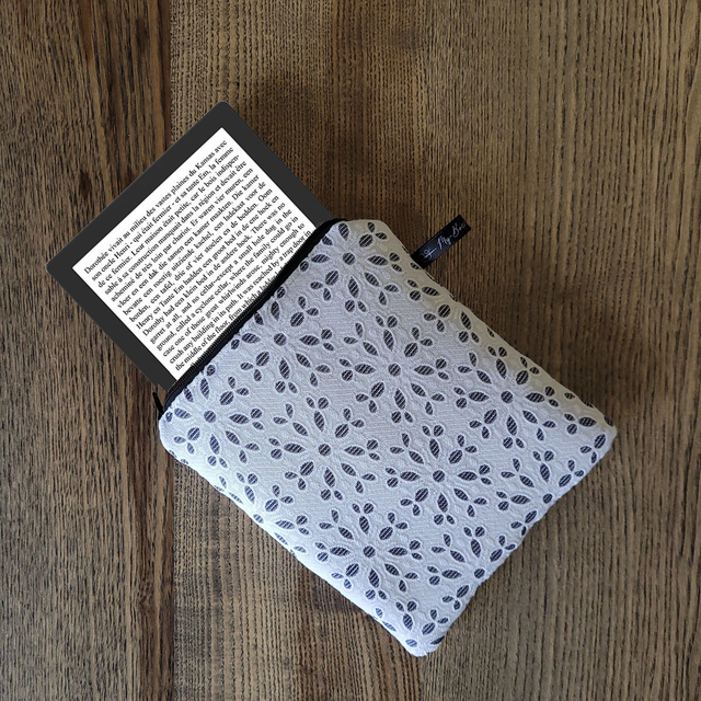 Pochette zippée pour liseuse : Fleurs format S