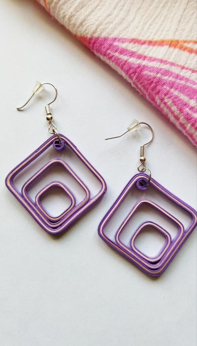 Grandes boucles d'oreilles graphique violettes et roses