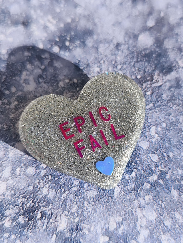 Broche cœur à paillettes - message : EPIC FAIL