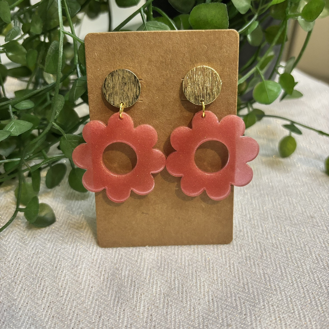 Boucles d’oreilles résine fleur rose et doré