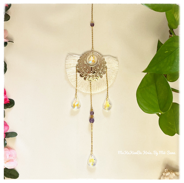 Attrape-soleil pompon – acier doré & pierres naturelles