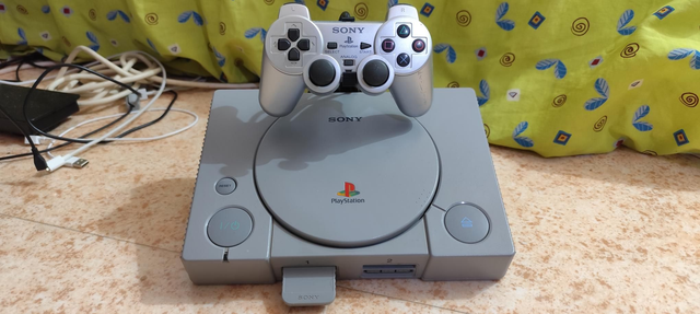 Support d'exposition Playstation gris
