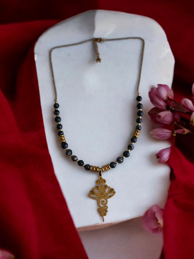 Collier Larvikite --