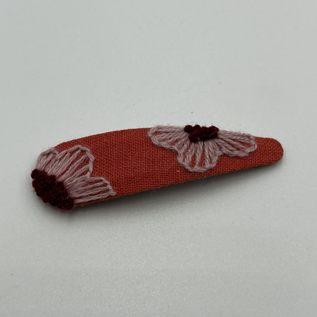 Barrette ovale brodée à la Main - collection 2