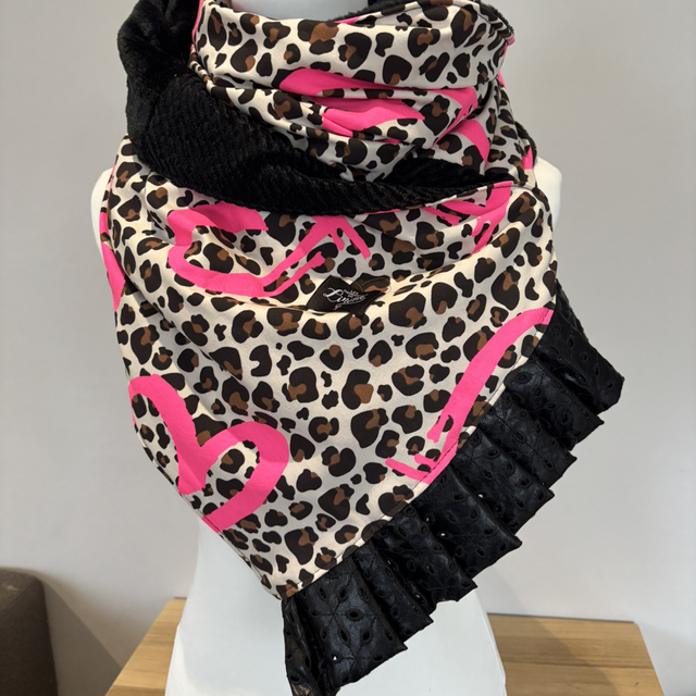 Écharpe Cocoon Fluffy – Léopard Pink Black