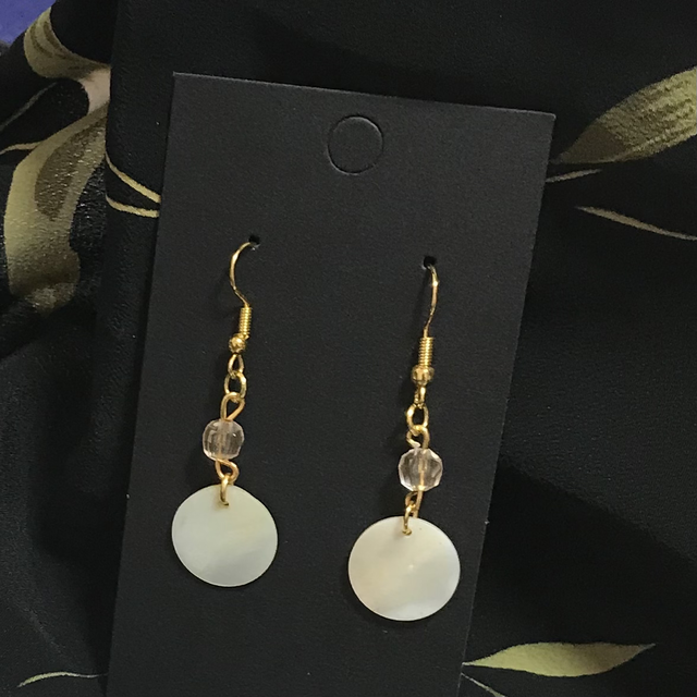 Cream Dangling Earrings- CDE21
