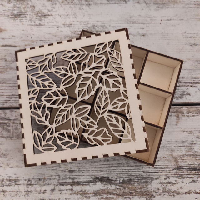 Boîte en bois ajourée à 9 compartiments – Découpe laser en peuplier 3 mm, décor feuilles
