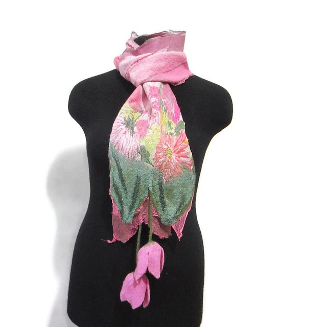 Sciarpa feltro di lana seta rosa lunga calda con fiori tulipani infeltrimento fatta a mano