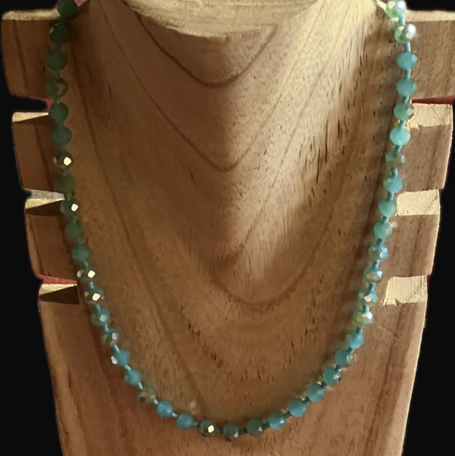 Collier ras de cou bleu 