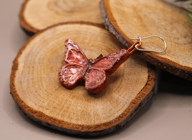 Valetut - Perhonen korvakoru