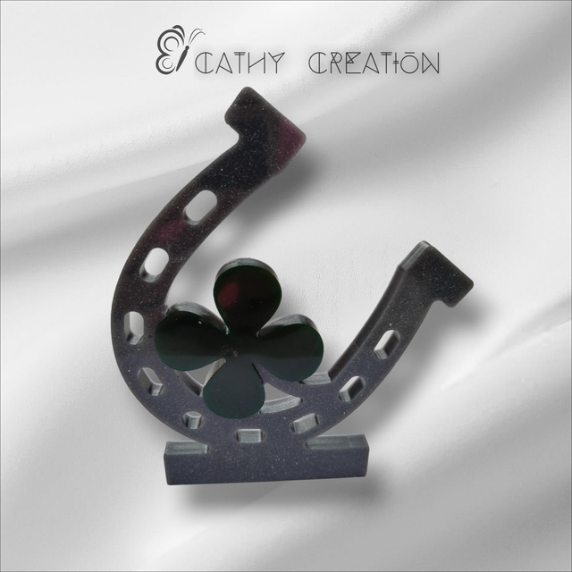 Fer à cheval et trèfle à 4 feuilles 