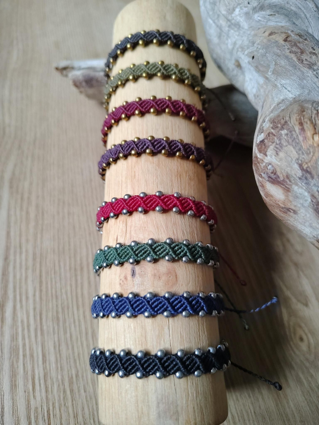 Bracelets en macramé et perles d'hématite