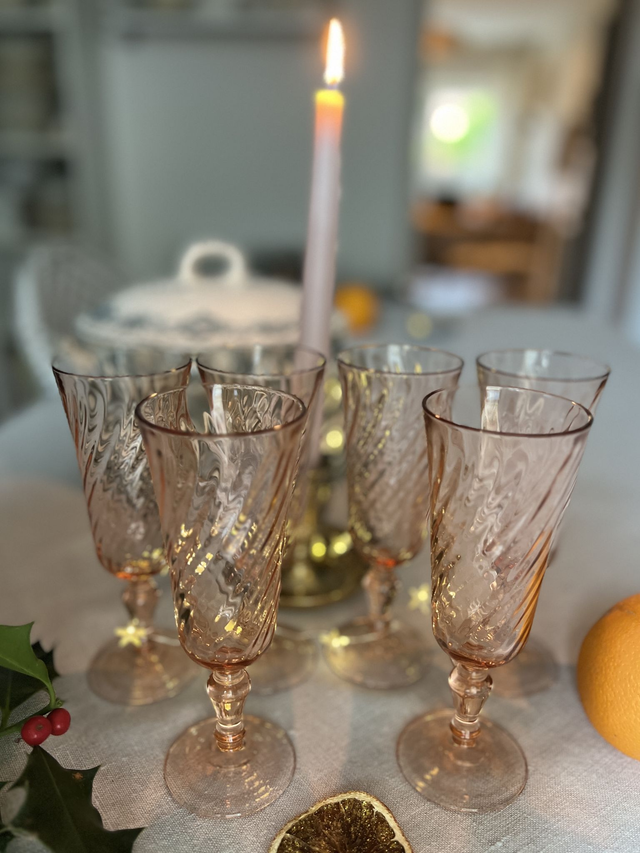 ROSALINE - Ensemble de 6 flûtes à champagne en verre rose Luminarc