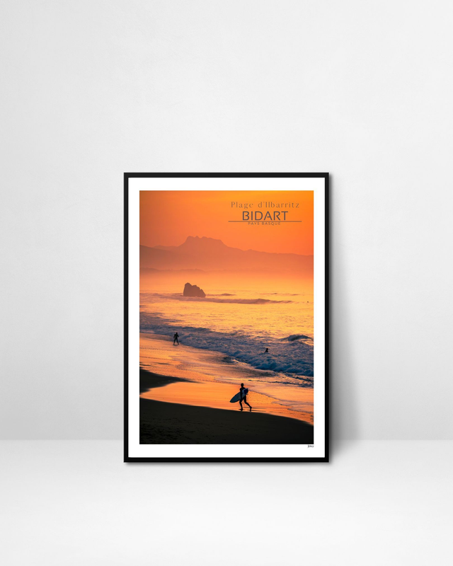 Coucher de soleil à la plage d’Ilbarritz – Bidart – Surfeur & océan doré – Pays Basque