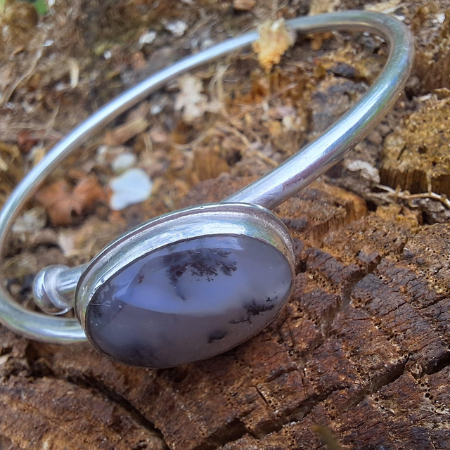 BANGLE Silver slide bangle with moss agate gemstone