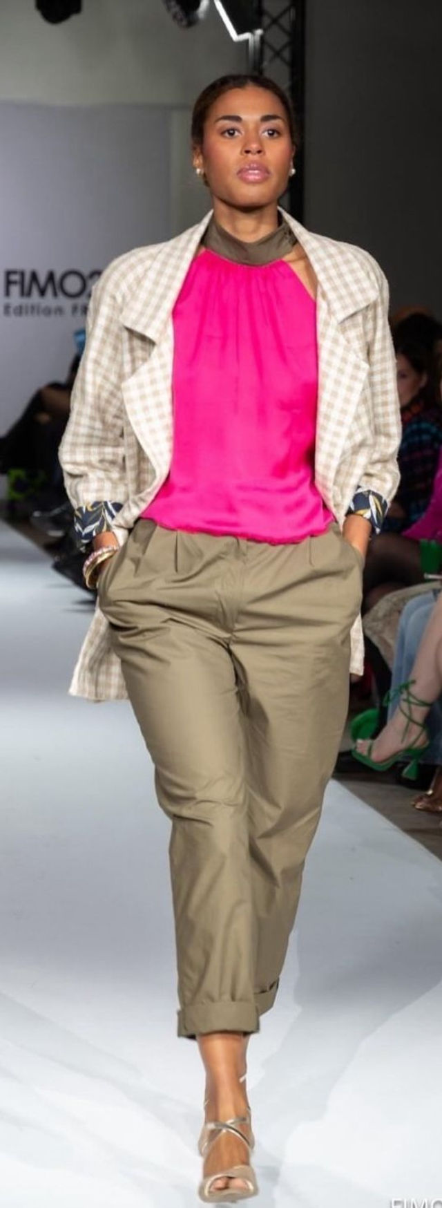 Pantalon style carotte couleur  Kaki  - Collection INCANDESCENCE