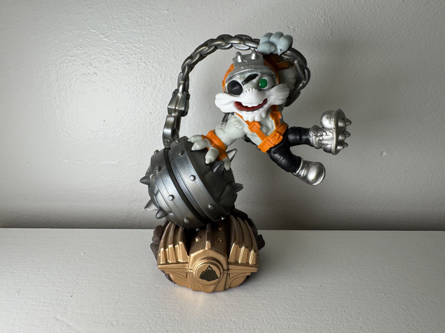 Smash Hit - Earth - Skylanders - SuperChargers